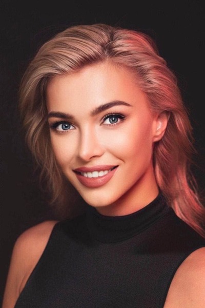 Magnetic Allure: Anna, 38 y.o. from California, United States — VeronikaLove