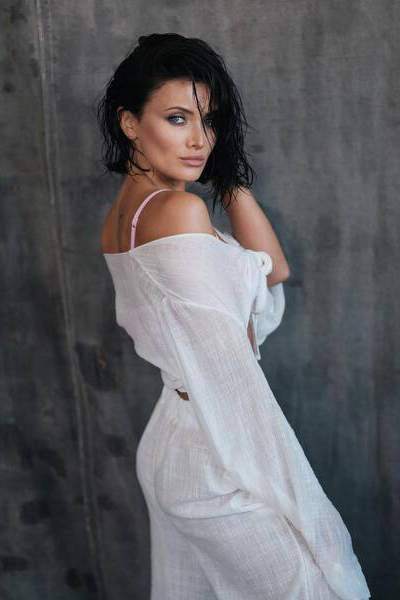 Captivating Elegance: Daniela, 34 y.o. from Padua, Italy — VeronikaLove
