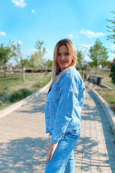 Dynamic Regina, 24 y.o. from Dnipro, Ukraine with Blonde hair — VeronikaLove