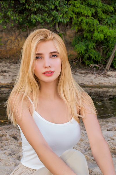 Magnetic Allure: Nataliya, 22 y.o. from Kremenchuk, Ukraine — VeronikaLove