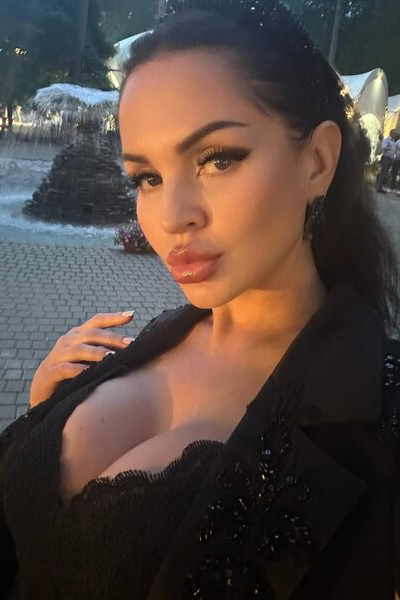 Captivating Gaze: Lilia, 37 y.o. from Wroclaw, Poland — VeronikaLove