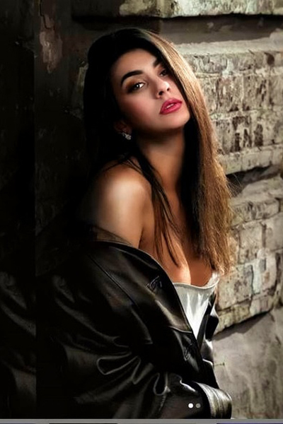 Captivating Aura: Amina, 24 y.o. from London, United Kingdom — VeronikaLove