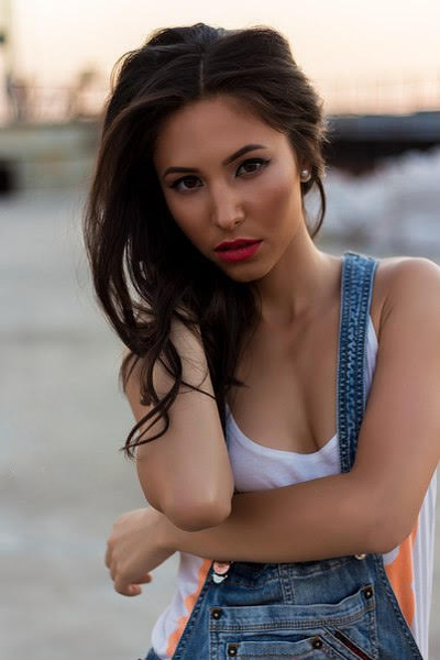 Whimsical Ekaterina, 30 y.o. from Zaporizhzhia, Ukraine with Brown hair — VeronikaLove