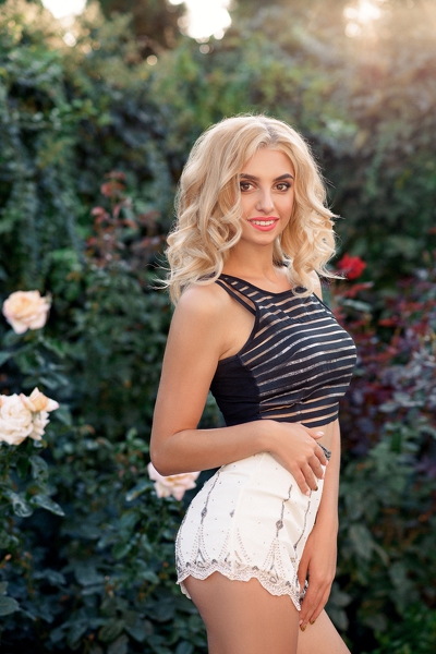 Elegant Enchantment: Anastasia, 26 y.o. from Dnipro, Ukraine — VeronikaLove