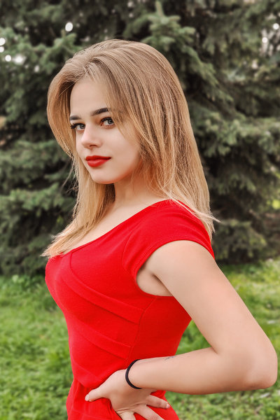 Graceful Radiance: Irina, 23 y.o. from Vinnytsia, Ukraine — VeronikaLove