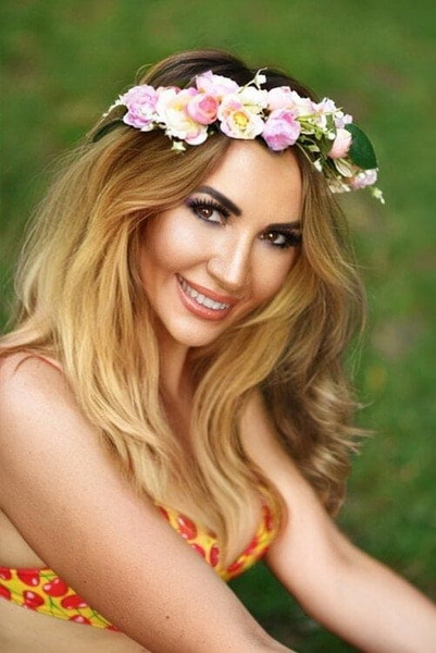 Lovely Alina, 35 y.o. from London, United Kingdom with Blonde hair — VeronikaLove