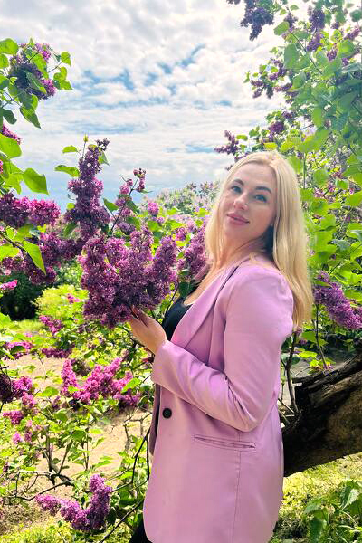Graceful Charm: Ilona - Ella, 41 y.o. from Kyiv, Ukraine — VeronikaLove