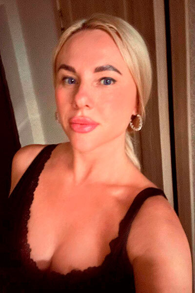 Graceful Charm: Ilona - Ella, 41 y.o. from Kyiv, Ukraine — VeronikaLove