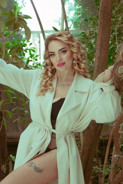 Alluring Marina, 44 y.o. from Odesa, Ukraine with Light-brown hair — VeronikaLove