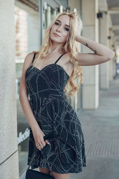 Elegant Yulia, 25 y.o. from Dnipro, Ukraine with Blonde hair — VeronikaLove