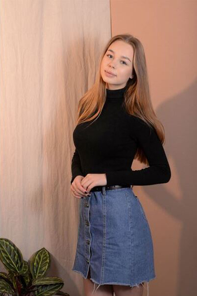 Radiant Beauty: Yulia, 22 y.o. from Kharkiv, Ukraine — VeronikaLove
