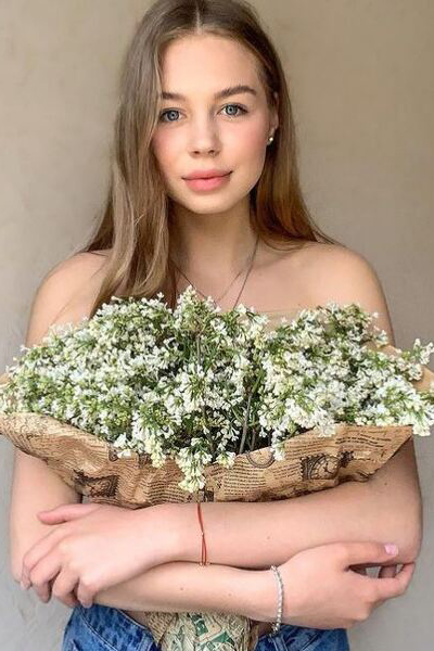 Radiant Beauty: Yulia, 22 y.o. from Kharkiv, Ukraine — VeronikaLove