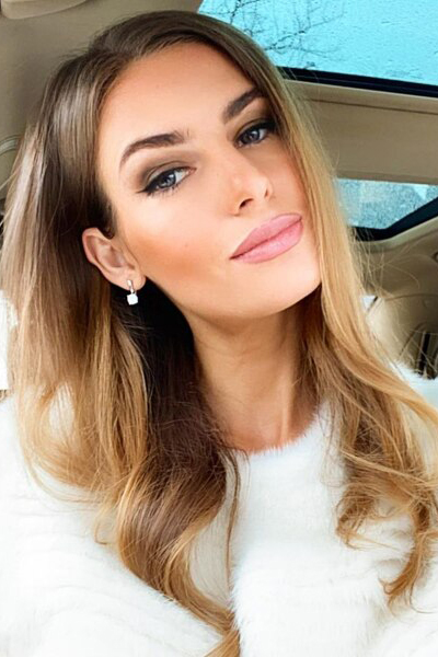 Vivacious Karolina, 34 y.o. from Kyiv, Ukraine with Chestnut hair — VeronikaLove