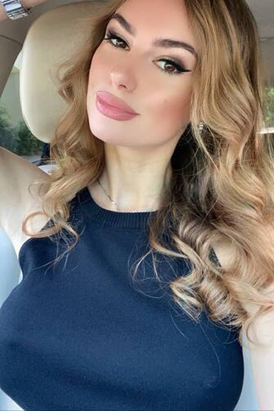Vivacious Karolina, 35 y.o. from Kyiv, Ukraine with Chestnut hair — VeronikaLove
