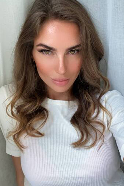Vivacious Karolina, 35 y.o. from Kyiv, Ukraine with Chestnut hair — VeronikaLove
