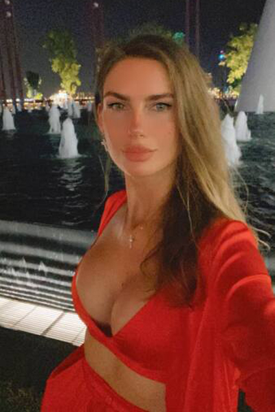 Vivacious Karolina, 35 y.o. from Kyiv, Ukraine with Chestnut hair — VeronikaLove