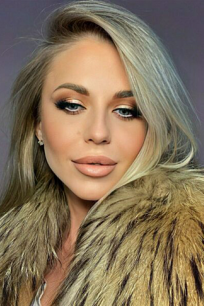 Ethereal Charm: Valentina, 37 y.o. from Krakow, Poland — VeronikaLove