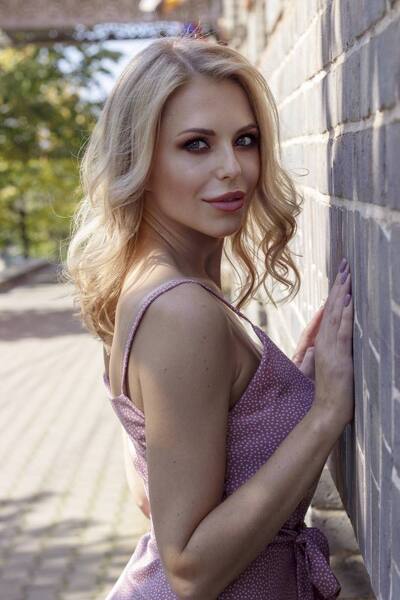 Ethereal Charm: Valentina, 37 y.o. from Krakow, Poland — VeronikaLove