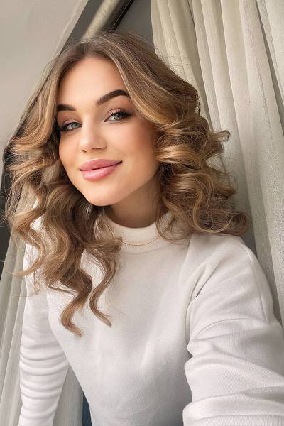 Dynamic Yana, 22 y.o. from Kherson, Ukraine with Blonde hair — VeronikaLove