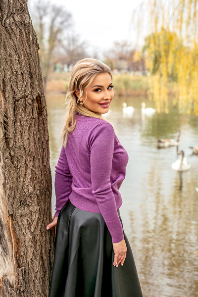 Alluring Presence: Natalia, 43 y.o. from Chisinau, Moldova — VeronikaLove