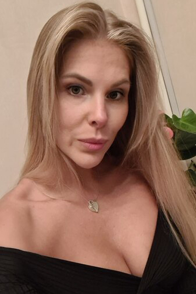 Captivating Elegance: Maria, 33 y.o. from Krakow, Poland — VeronikaLove