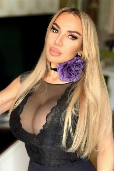 Timeless Beauty: Darina, 50 y.o. from Milan, Italy — VeronikaLove