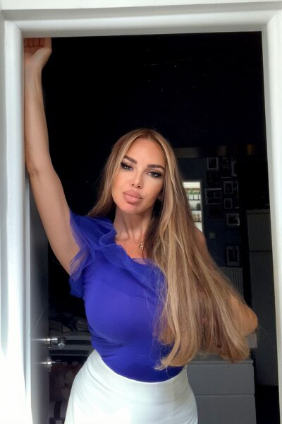 Timeless Beauty: Darina, 50 y.o. from Milan, Italy — VeronikaLove