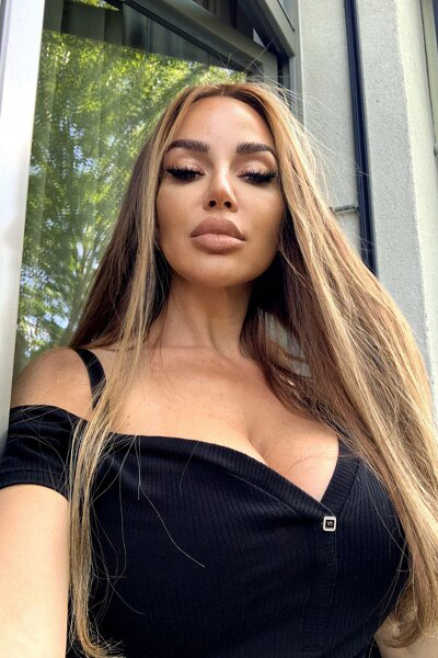Timeless Beauty: Darina, 50 y.o. from Milan, Italy — VeronikaLove