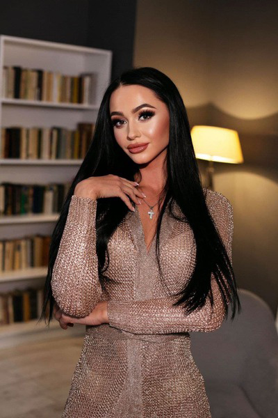 Enchanting Daria, 31 y.o. from Rivne, Ukraine with Black hair — VeronikaLove