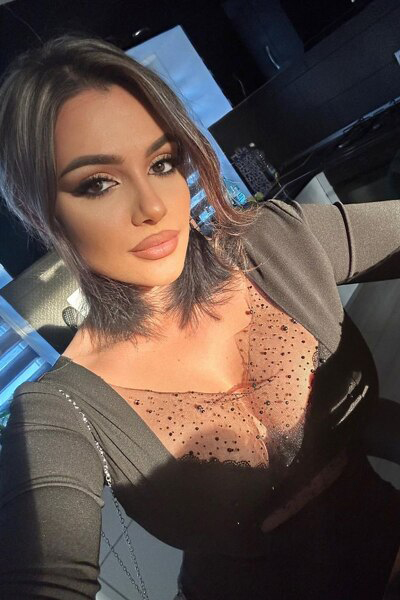 Magnetic Allure: Andreea, 31 y.o. from Judetul Alba, Romania — VeronikaLove