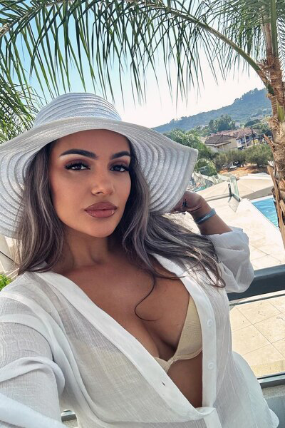 Magnetic Allure: Andreea, 31 y.o. from Judetul Alba, Romania — VeronikaLove