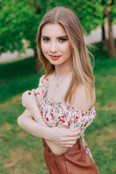 Elegant Enchantment: Darina, 23 y.o. from Cherkasy, Ukraine — VeronikaLove