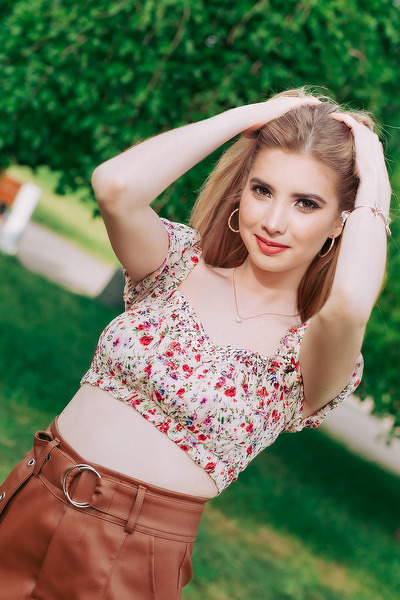 Elegant Enchantment: Darina, 23 y.o. from Cherkasy, Ukraine — VeronikaLove