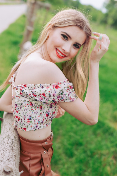 Elegant Enchantment: Darina, 23 y.o. from Cherkasy, Ukraine — VeronikaLove