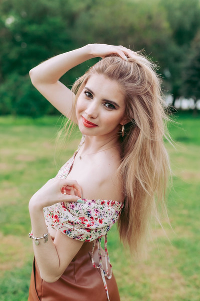 Elegant Enchantment: Darina, 23 y.o. from Cherkasy, Ukraine — VeronikaLove