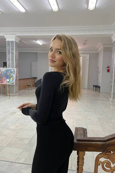 Graceful Presence: Nadejda, 28 y.o. from Chisinau, Moldova — VeronikaLove