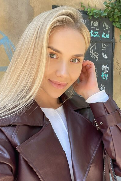 Charming Radiance: Elizaveta, 27 y.o. from Lviv, Ukraine — VeronikaLove