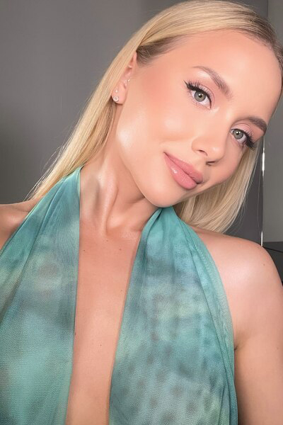 Charming Radiance: Elizaveta, 27 y.o. from Lviv, Ukraine — VeronikaLove