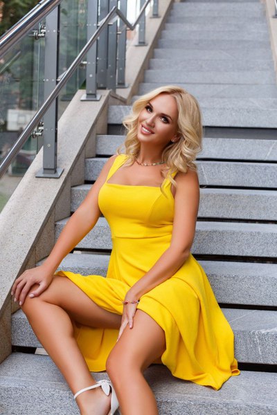 Mystical Presence: Elena, 40 y.o. from Dnipro, Ukraine — VeronikaLove