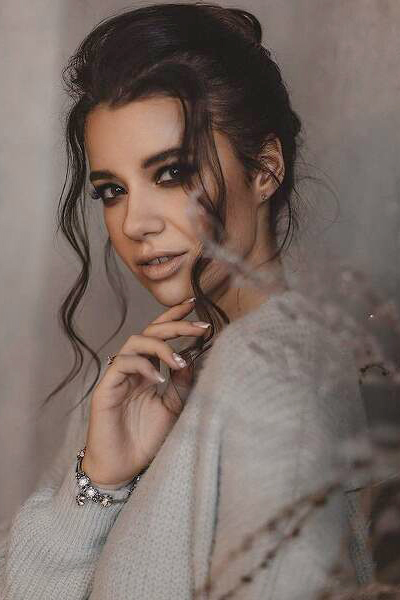 Captivating Yulia, 28 y.o. from Vilniaus Apskritis, Lithuania with Light-brown hair — VeronikaLove