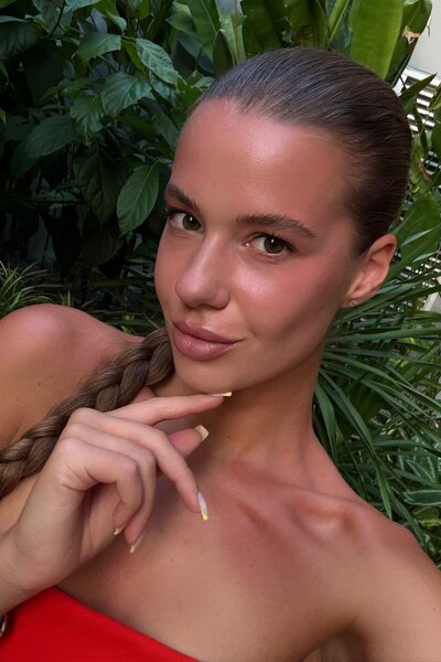 Captivating Yulia, 28 y.o. from Vilniaus Apskritis, Lithuania with Light-brown hair — VeronikaLove