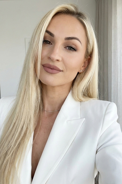 Dynamic Alisa, 40 y.o. from Lviv, Ukraine with Blonde hair — VeronikaLove