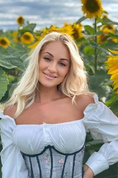 Dynamic Alisa, 38 y.o. from Lviv, Ukraine with Blonde hair — VeronikaLove