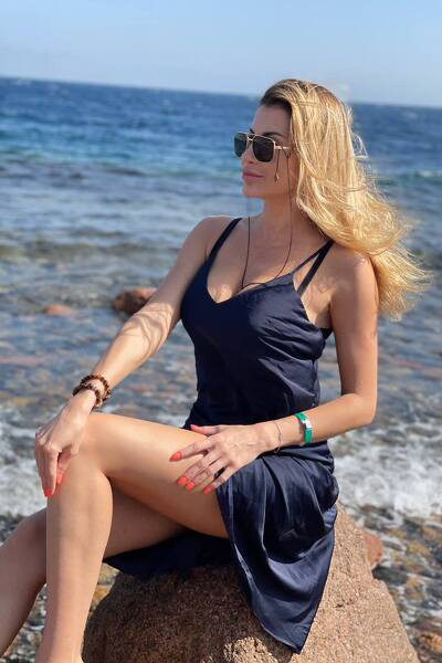 Captivating Aura: Ludmila, 39 y.o. from Berlin, Germany — VeronikaLove