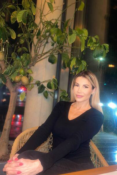 Captivating Aura: Ludmila, 39 y.o. from Berlin, Germany — VeronikaLove