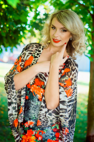 Dazzling Charm: Yulia, 35 y.o. from Pavlohrad, Ukraine — VeronikaLove