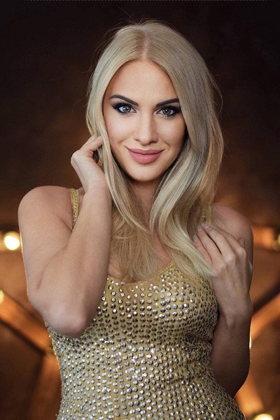 Elegant Anna, 42 y.o. from Kharkiv, Ukraine with Blonde hair — VeronikaLove