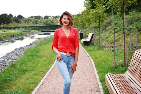 Dynamic Valentina, 33 y.o. from Uman, Ukraine with Light-brown hair — VeronikaLove