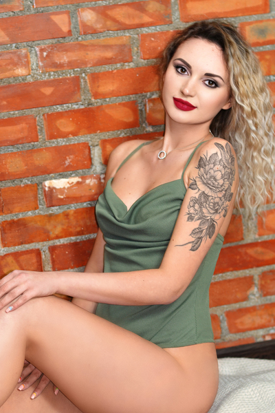 Elegant Enchantment: Mar'ya, 28 y.o. from Mykolaiv, Ukraine — VeronikaLove