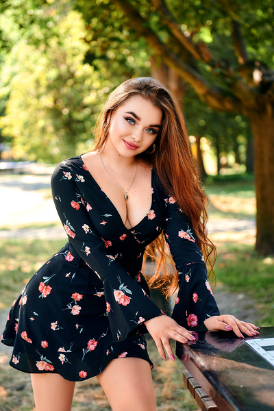 Dazzling Valeria, 21 y.o. from Cherkasy, Ukraine with Brown hair — VeronikaLove